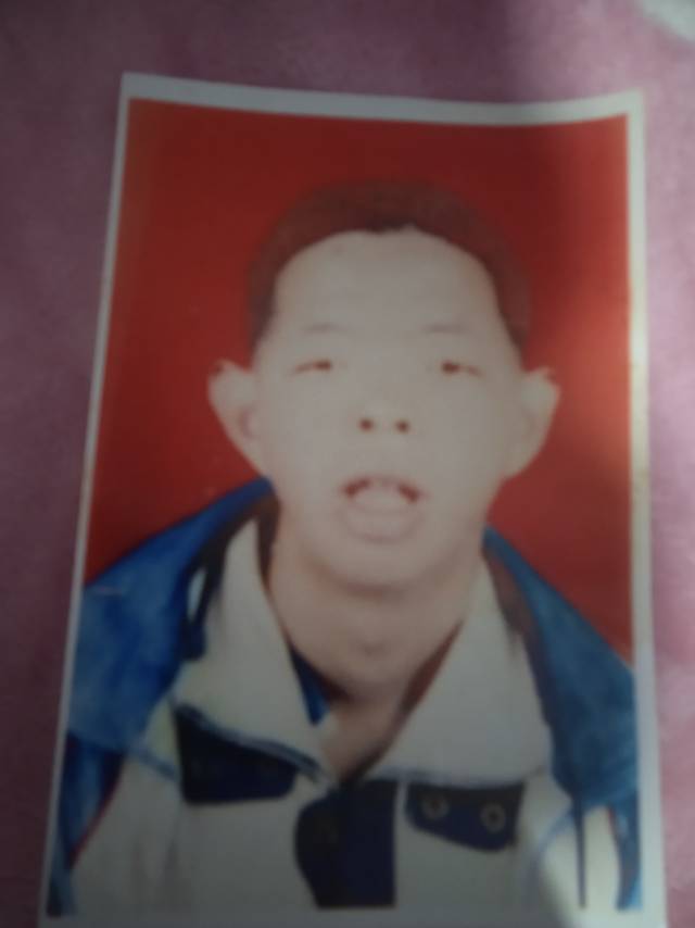 走失者照片 如果有人看到这个人回个电话帮188...