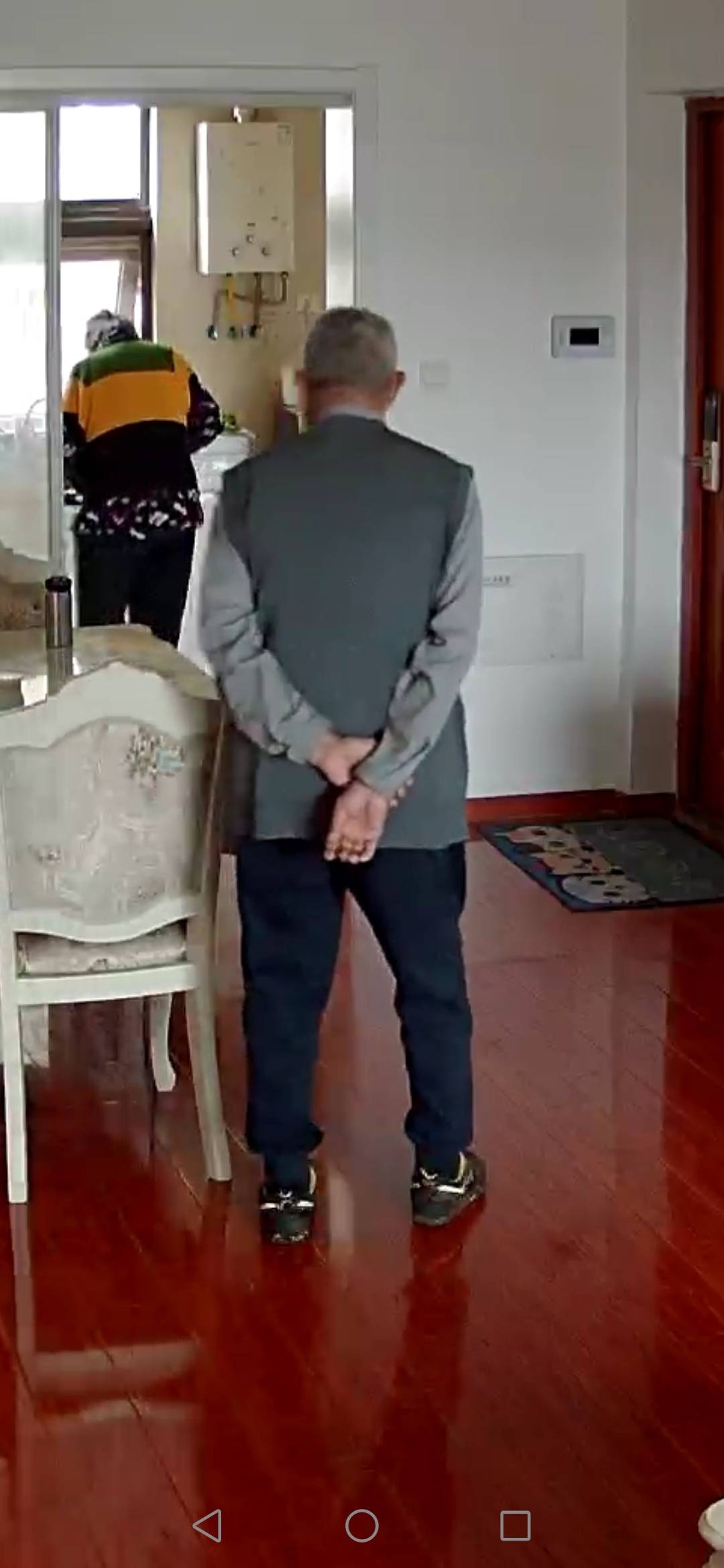 走失者照片 希望爱心人士留意给过您身边的单个老...