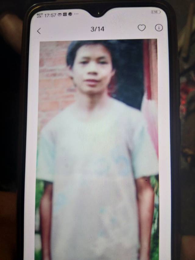 走失者照片 一对老夫妇盼望着自己的小儿子回来，...