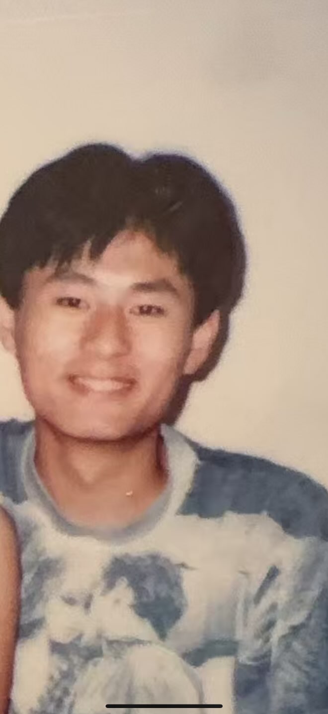 走失者照片 失联多年的好友。75年10月31日...