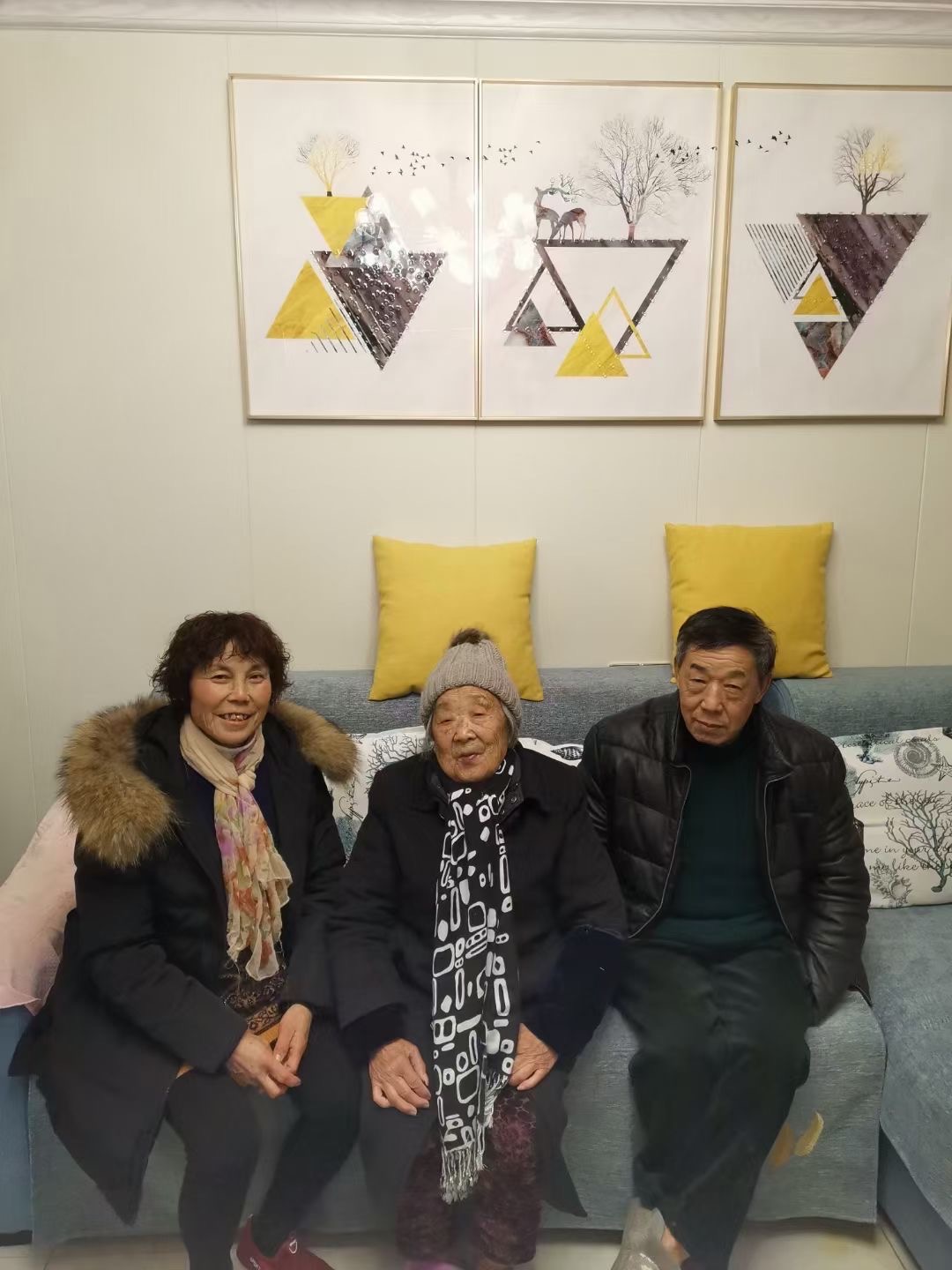 走失者照片 寻人启事，本人婆婆在公园口附近走丢...