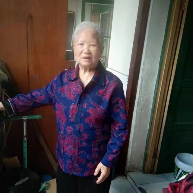走失者照片 她本人9月23号上午10点在娄底市...
