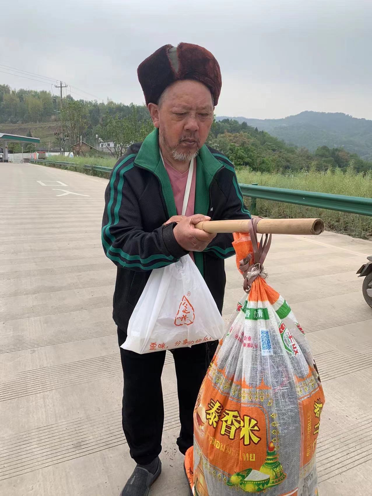 走失者照片 感谢好心人帮忙寻找留意一下这位手持...