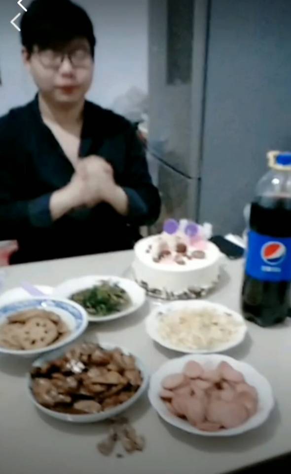 走失者照片 请大家帮帮她的女朋友找找他吧她不能...