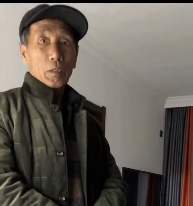 走失者照片 脑萎缩69岁男1.78米身穿蓝色长...