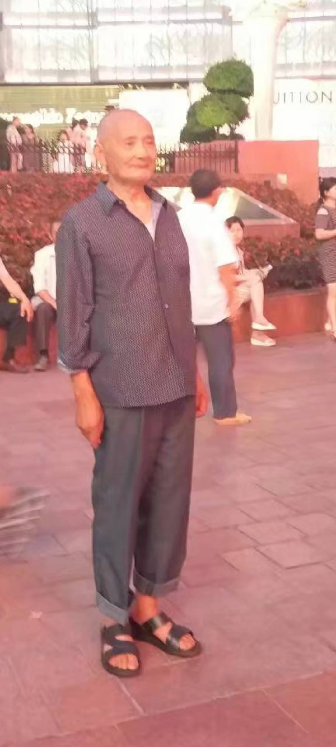 走失者照片 老人有点精神问题，年轻时打过抗美援...