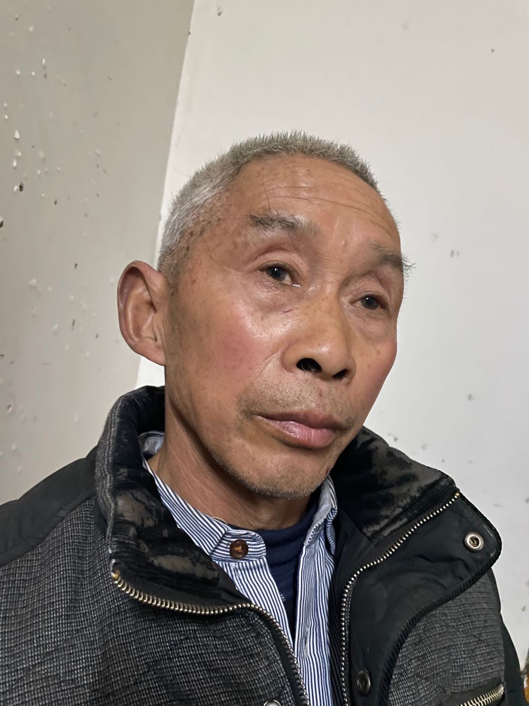 走失者照片 请好心人帮忙找找我的爸爸、感谢！