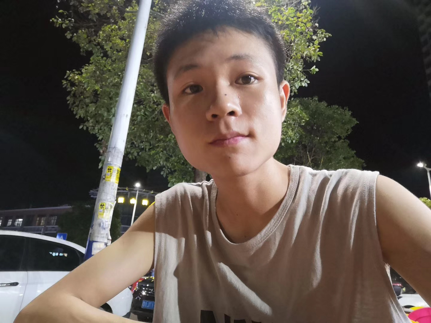 走失者照片 双胞胎哥哥，已经失踪半年多了，实在...