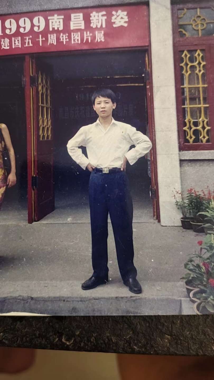 走失者照片 老母亲寻找失踪20多年的儿子