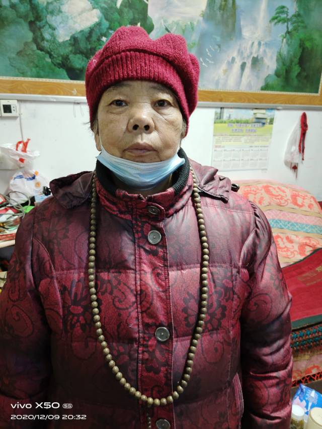 走失者照片 母亲走失，见到着请报警或联系