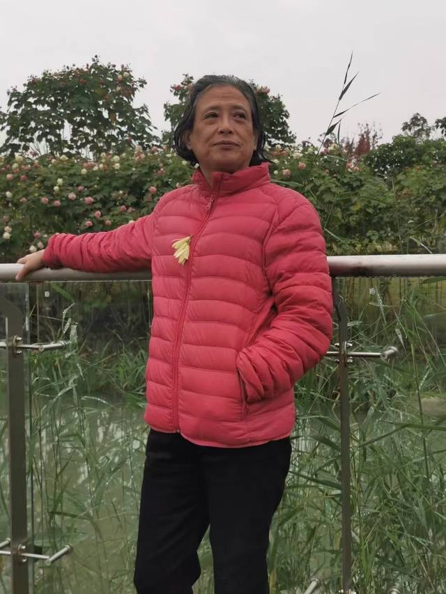 走失者照片 红色防寒服老人走失，冬日寒冷请伸出...
