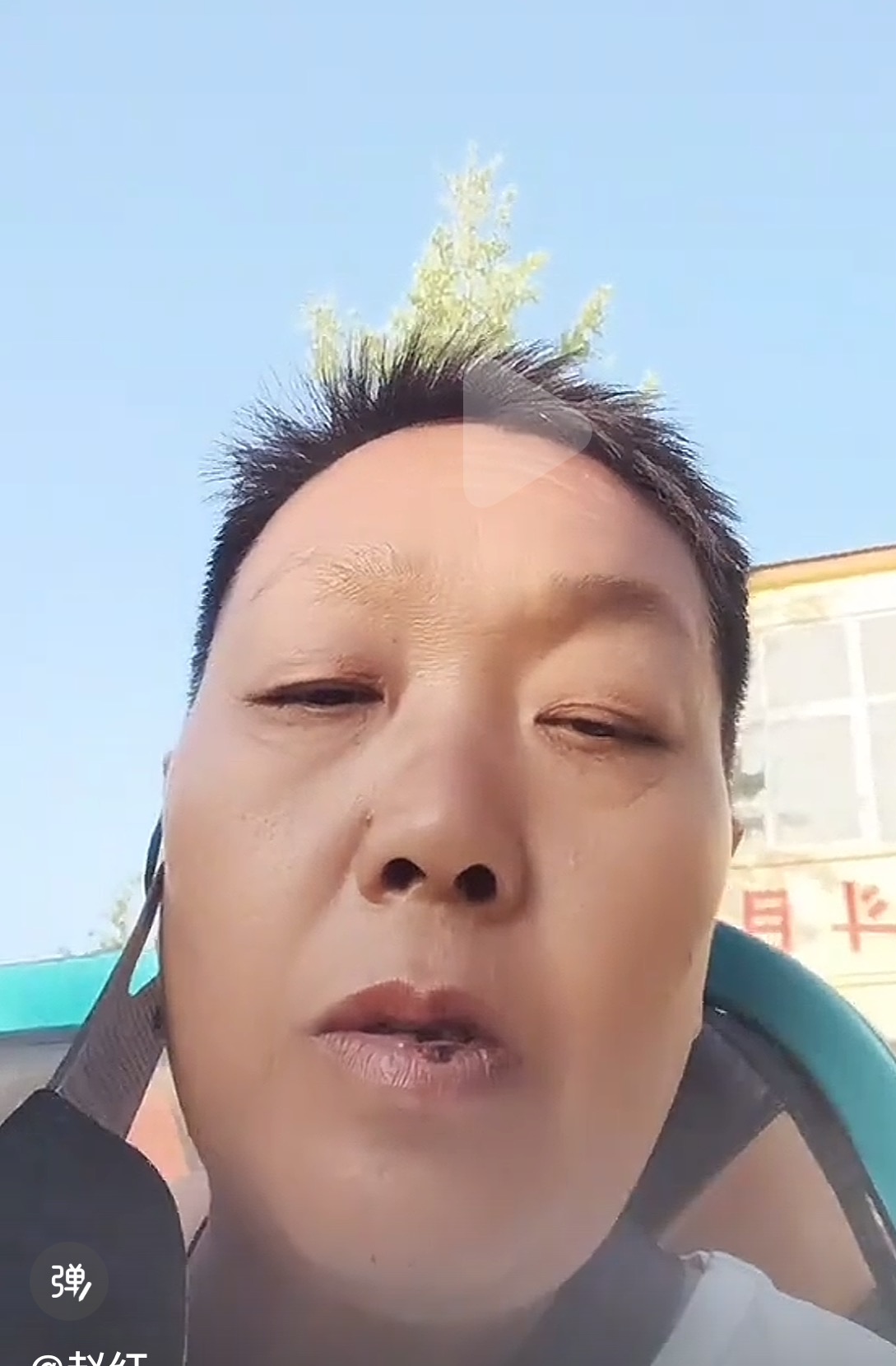 走失者照片 这是我的母亲，走路左脚有问题和脑袋...