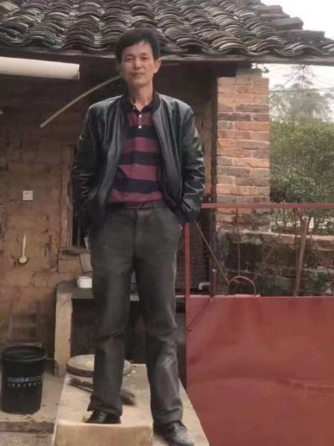 走失者照片 寻人启事: 9月27号晚离家出走...