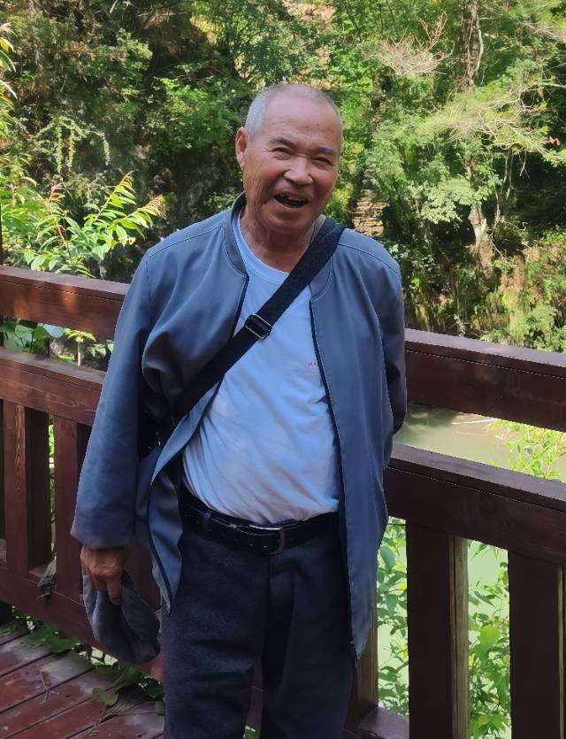 走失者照片 提供信息找到者，重谢！