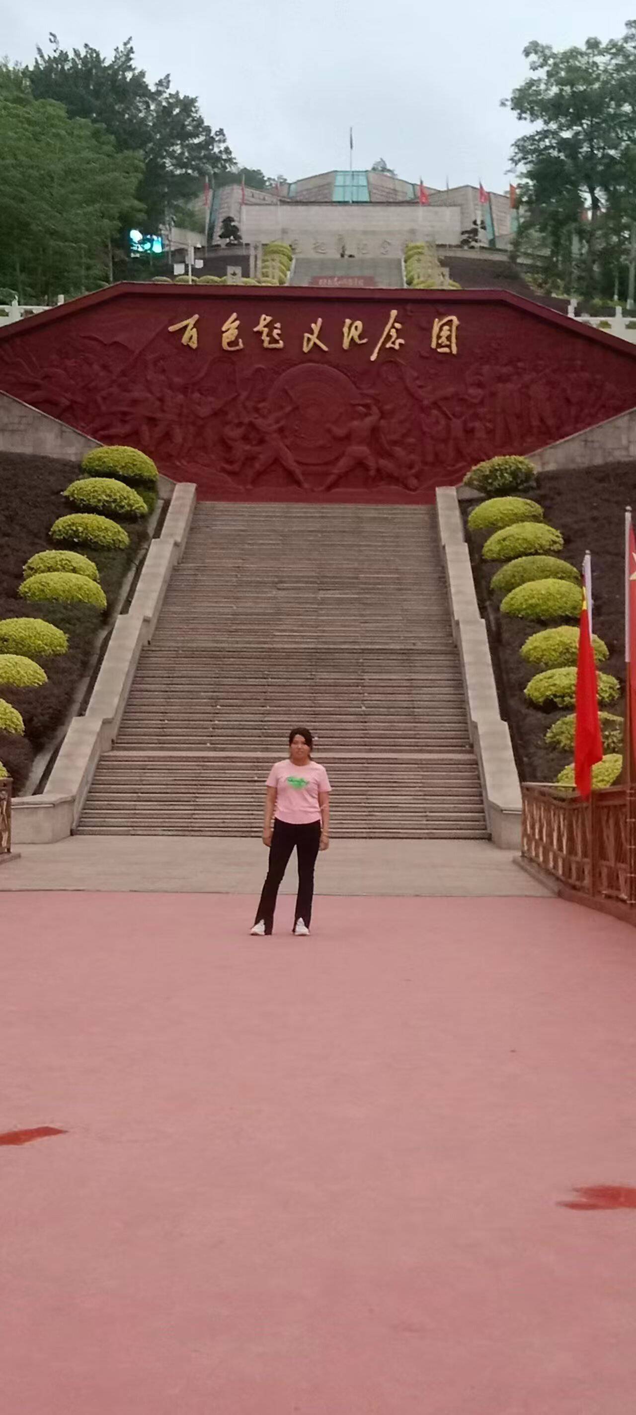 走失者照片 三个小孩的母亲，小孩生活目前还不能...