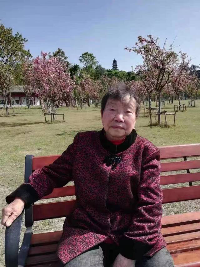 走失者照片 奶奶患有老年痴呆，拜托朋友们帮忙转...