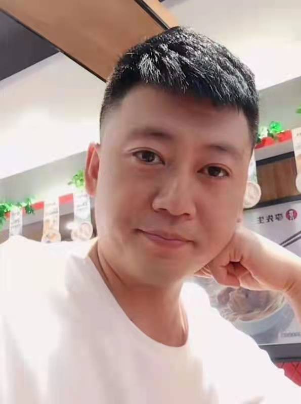 走失者照片 寻找朋友，有认识他的网友们帮我联系...
