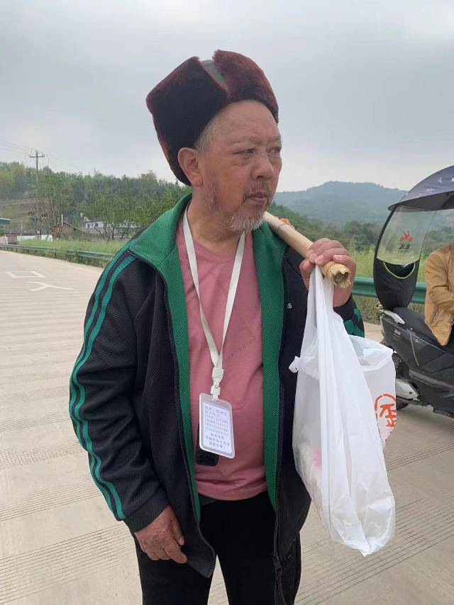 走失者照片 以上老人叫陈朝文，69岁，有老年痴...