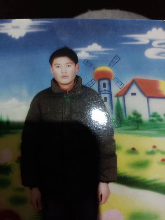 走失者照片 弟弟离家出走七年希望他赶紧回家