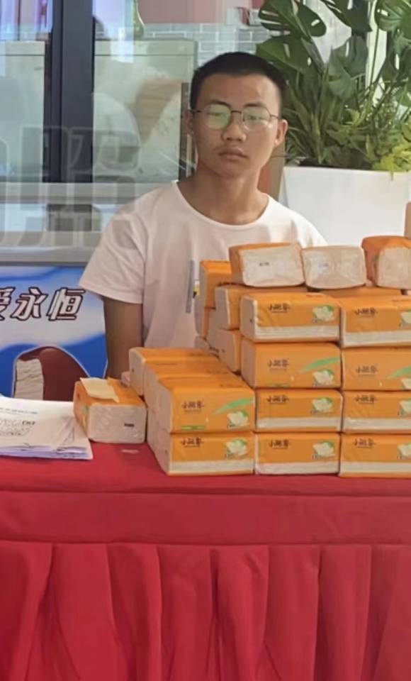 走失者照片 请大家帮忙留意一下,提供线索找到者...