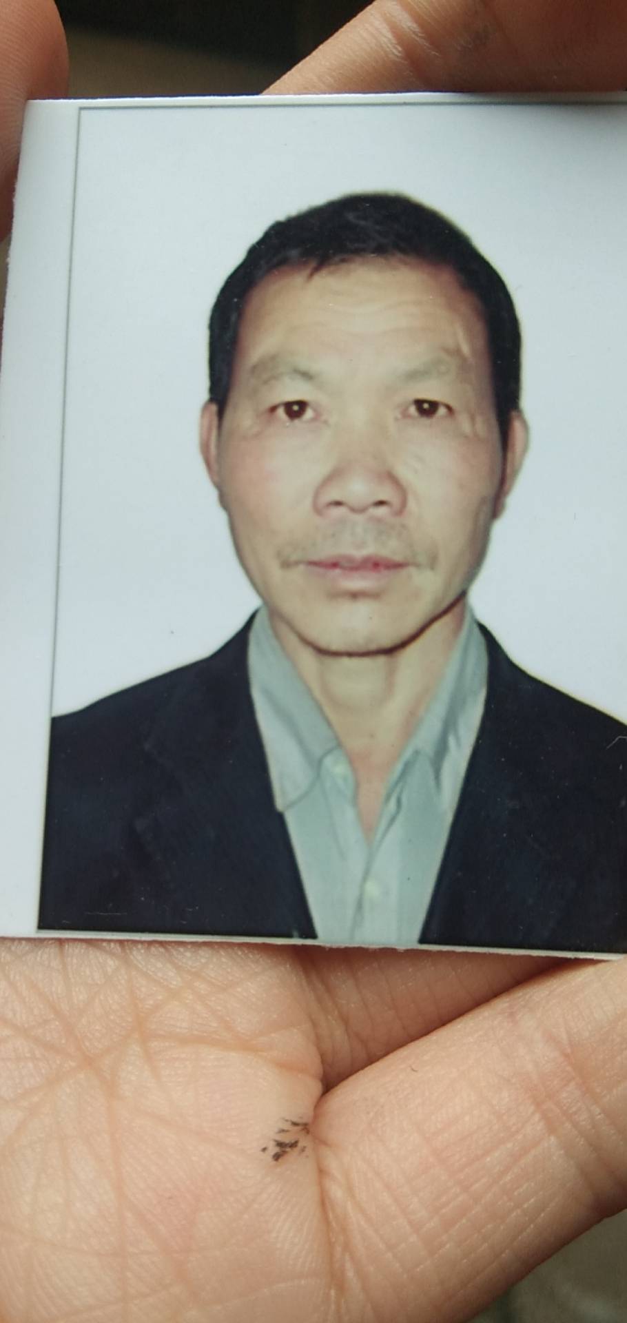 走失者照片 父亲已年迈，患有脚风湿。