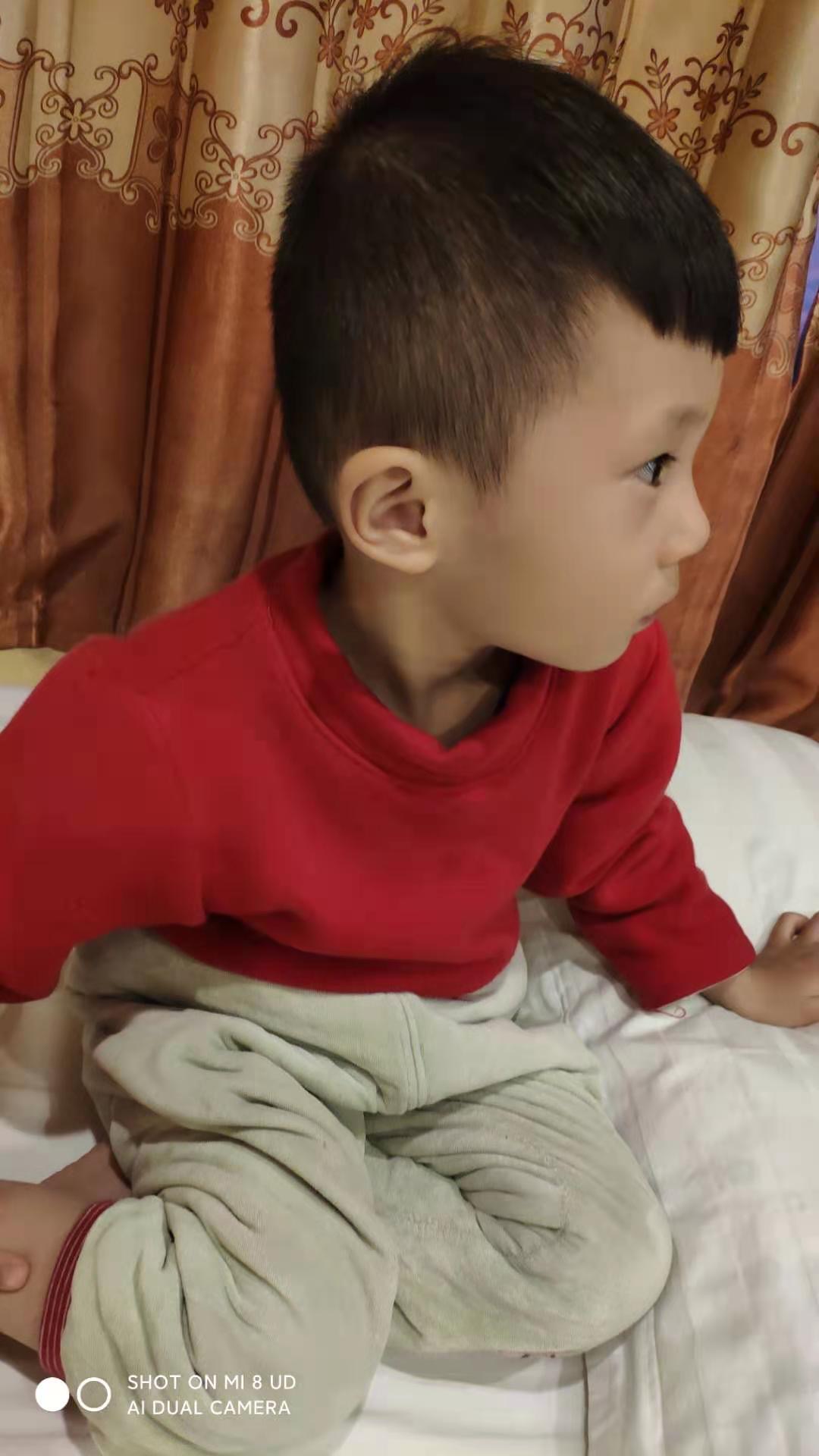 走失者照片 此女带双胞胎儿子离家出走，知悉者重...