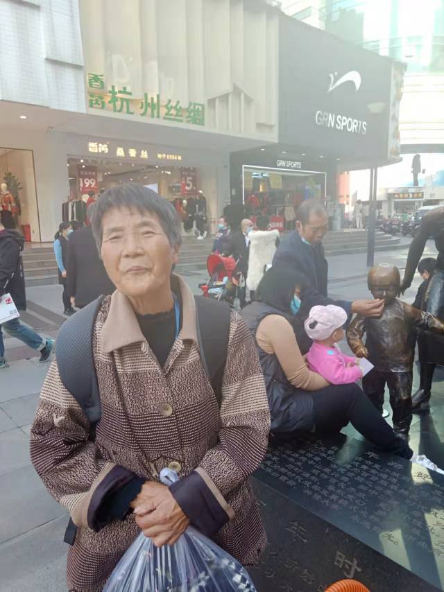 走失者照片 请各位好心人帮忙看到我的母亲谢谢请...