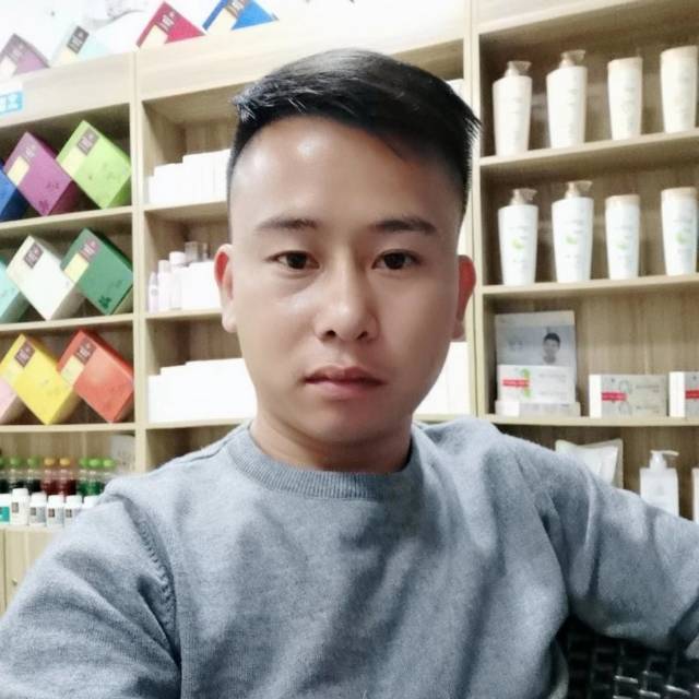 走失者照片 男，30岁，身高1米57，身穿白色...