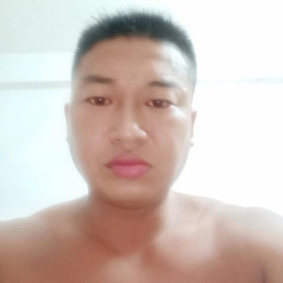 走失者照片 紧急寻找一位在山上搬运的工人，可能...