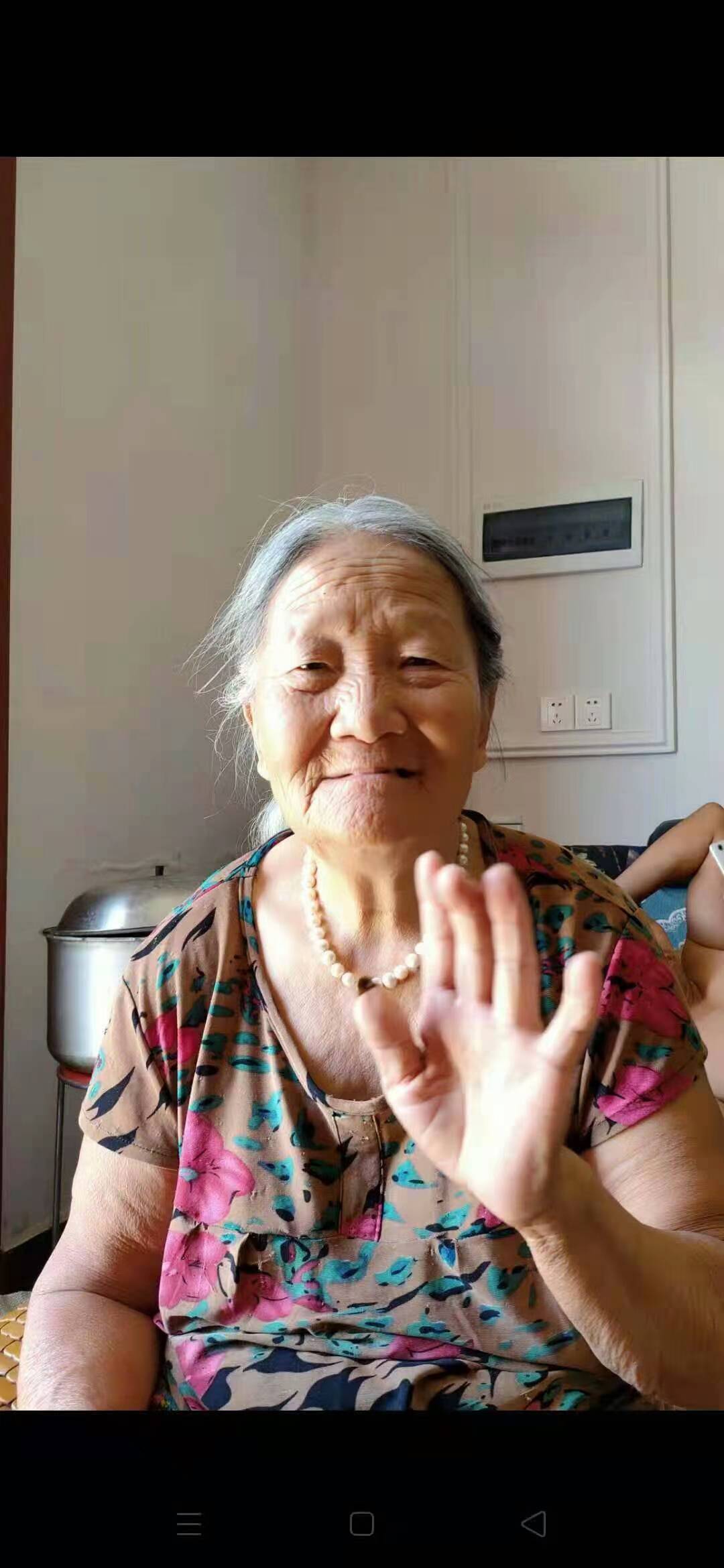 走失者照片 好心人帮忙找到老母系，有回报。