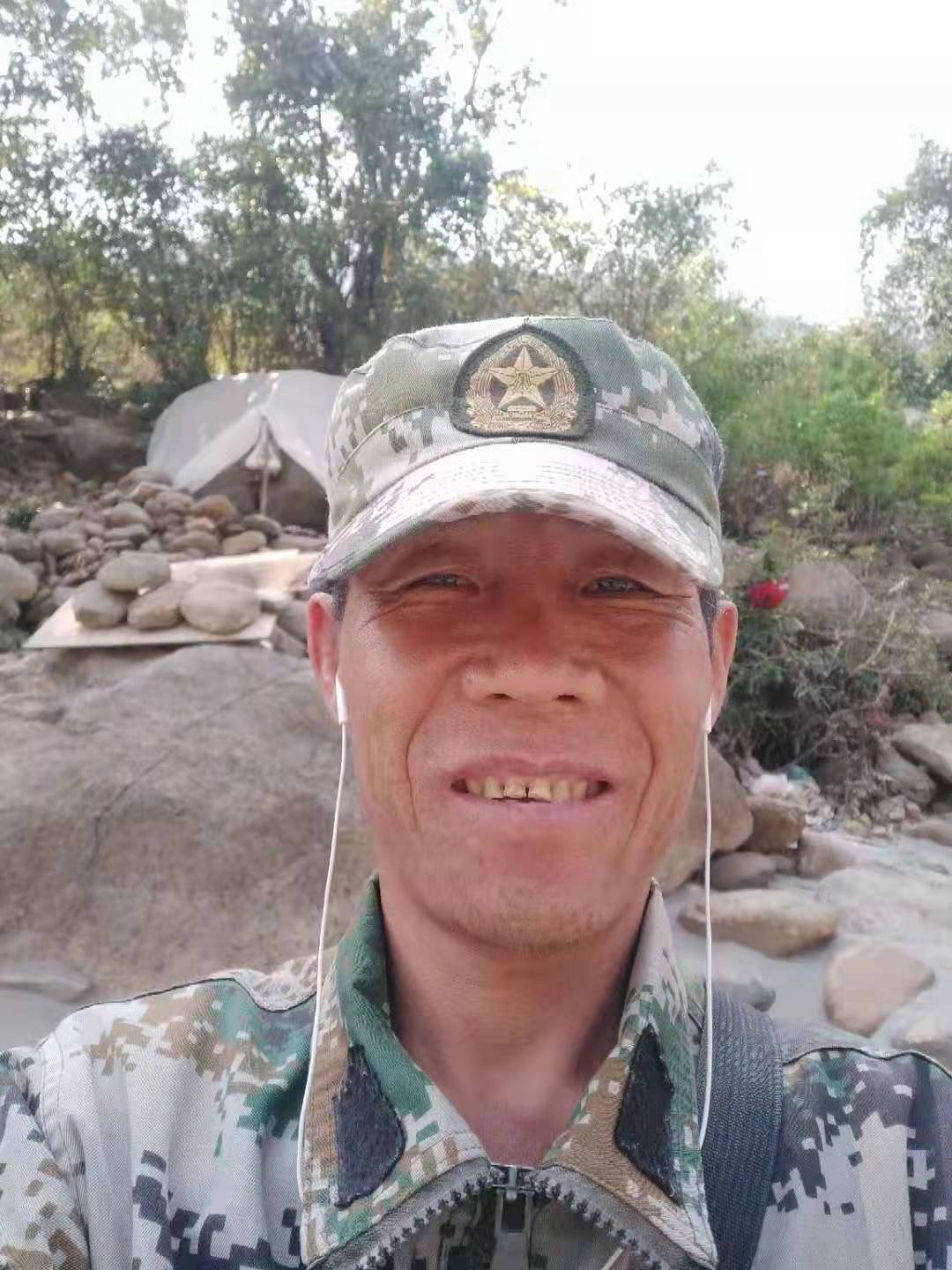 走失者照片 上身没穿衣服，黑色裤子，有可能掉入...