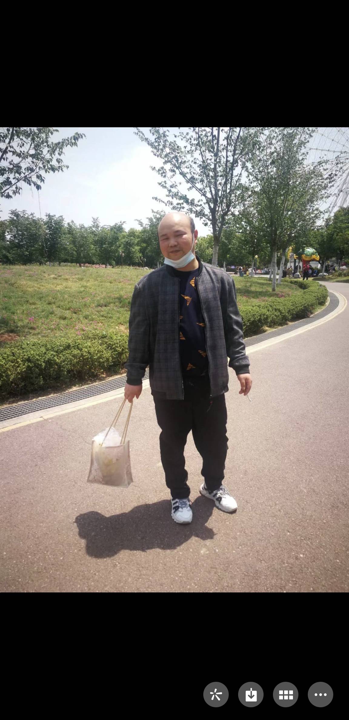 走失者照片 请大家留意一下，看到这个人可以报警...