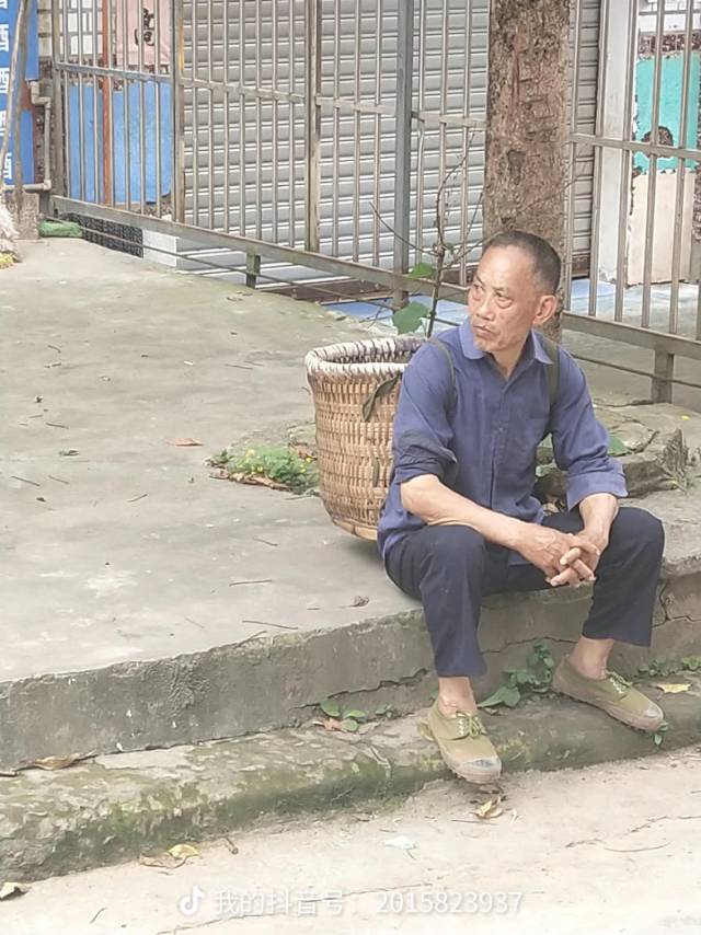 走失者照片 谢谢好心人，能帮我找爸爸，万分感谢...
