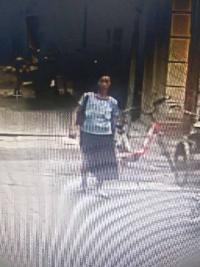 走失者照片 麻烦发现联系警察或者本人，定有重谢...