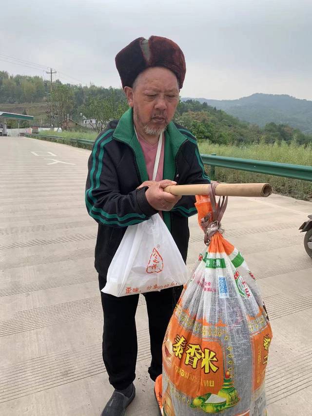 走失者照片 以上老人叫陈朝文，69岁，有老年痴...