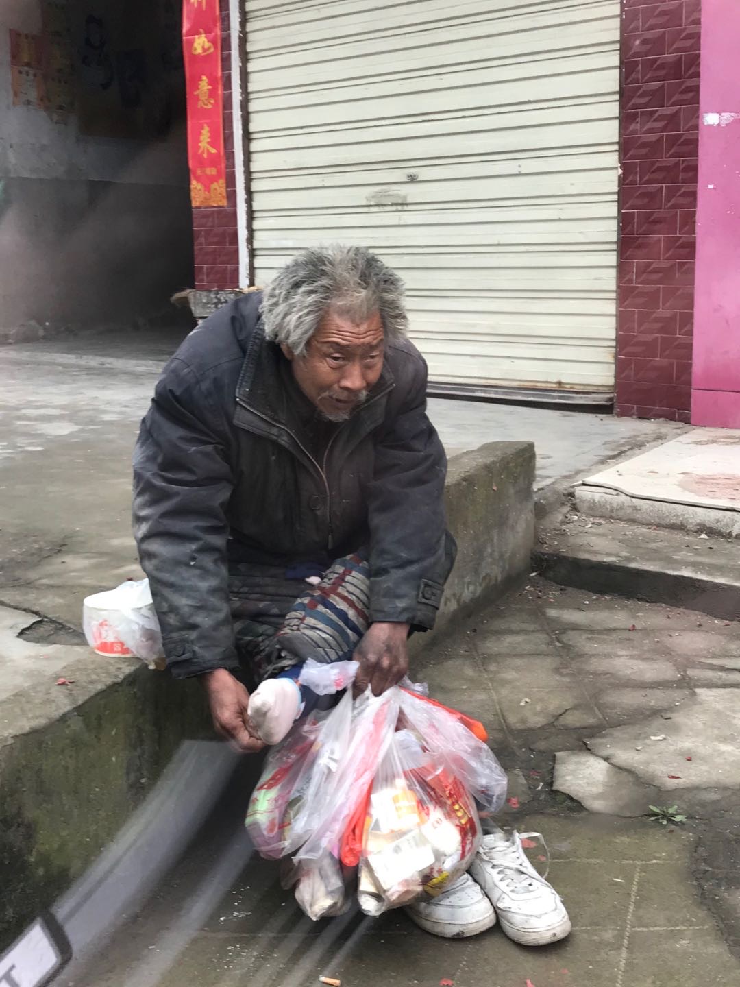 走失者照片 湖北天门市渔薪镇流浪老人，是谁的家...