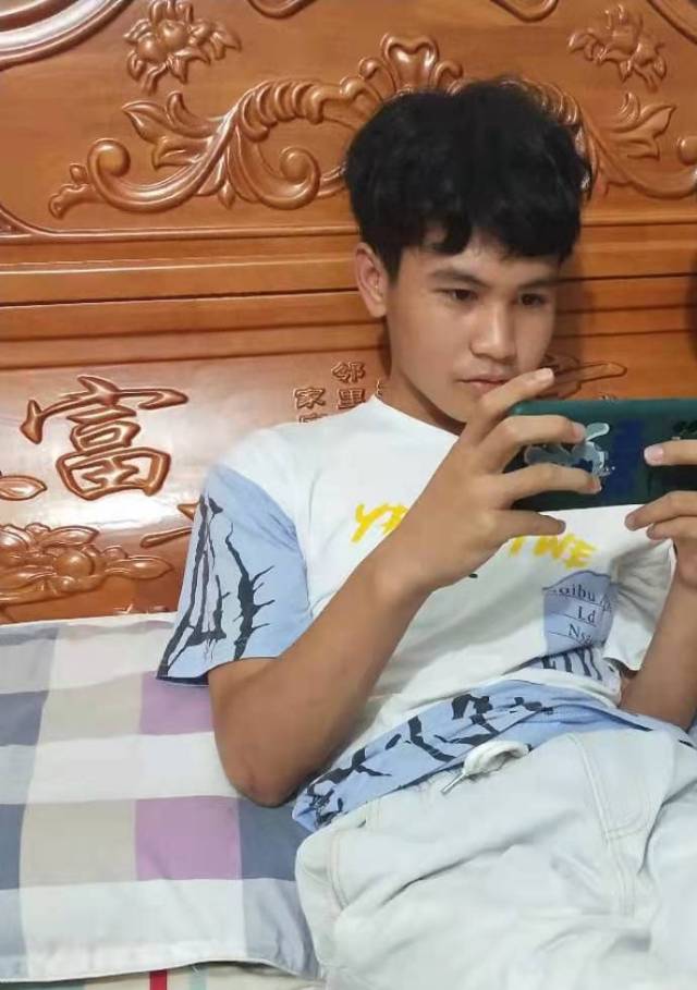 走失者照片 请大家帮忙留意，有酬谢