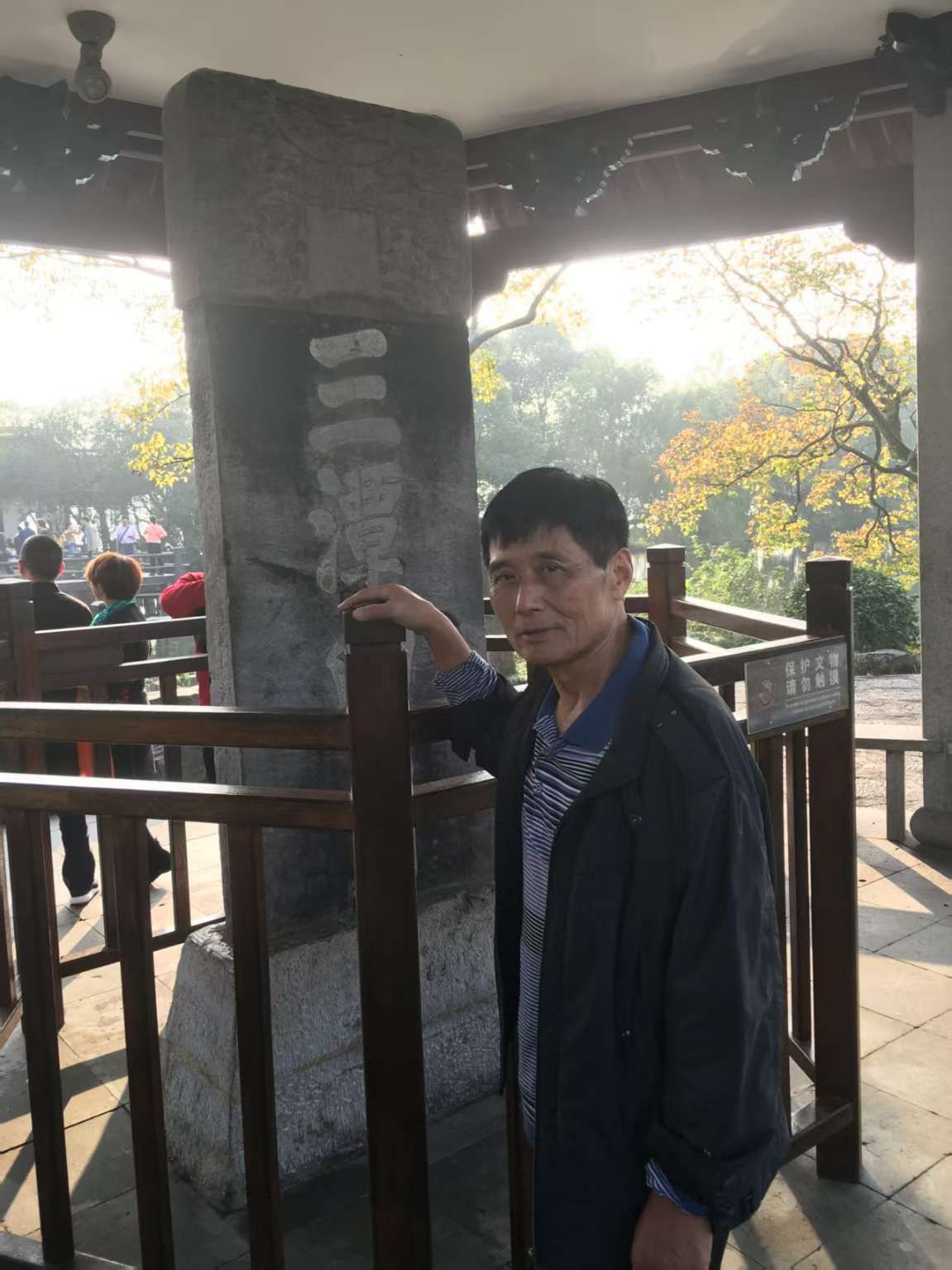 走失者照片 父亲失踪许久，如果流浪人群有他的身...