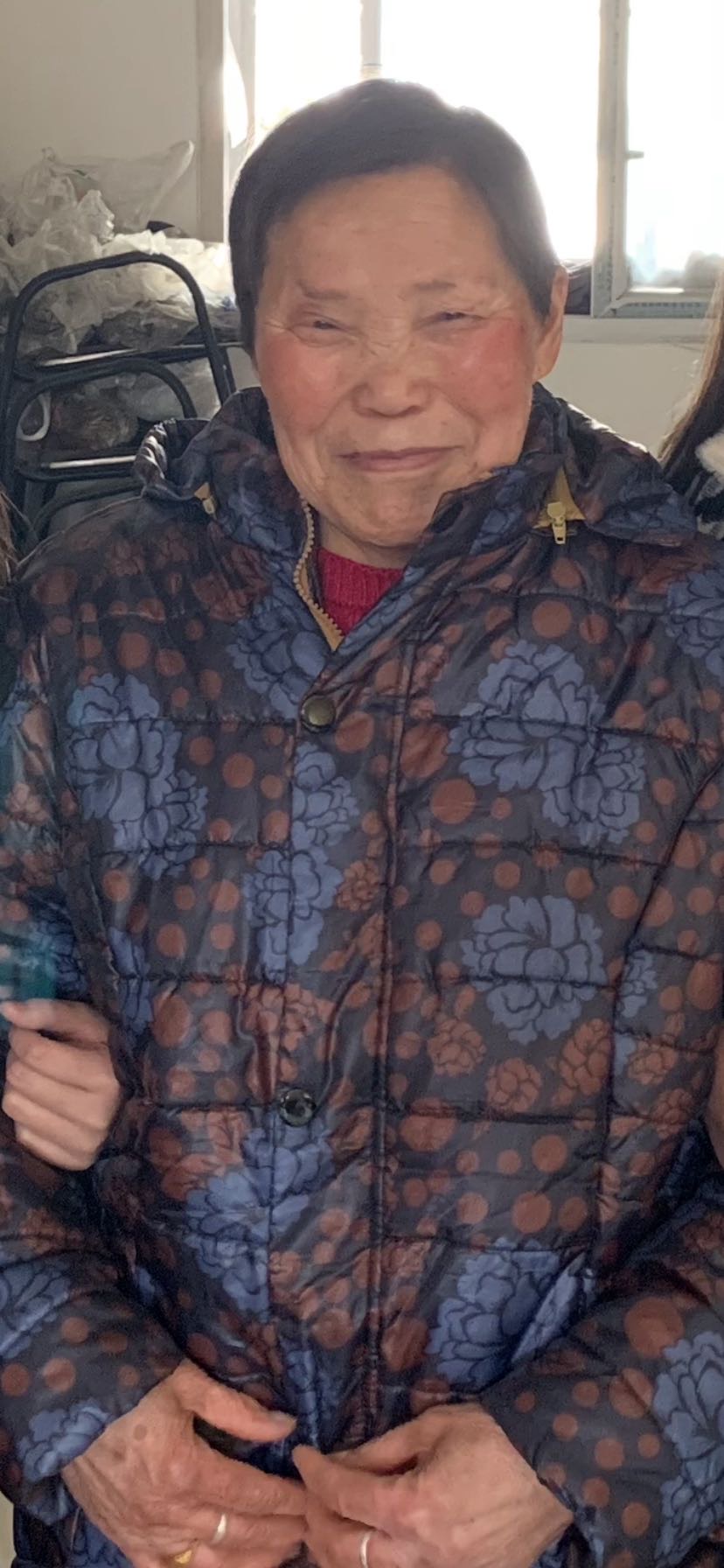 走失者照片 老人走丢了，监控显示一直走103线...