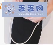 走失者照片 寻找橙黄色手提包