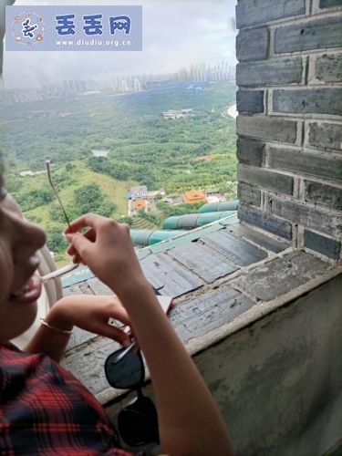 走失者照片 一副价值2k的近视眼镜