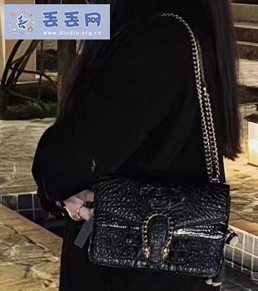 走失者照片 寻找一个黑色的女士包包