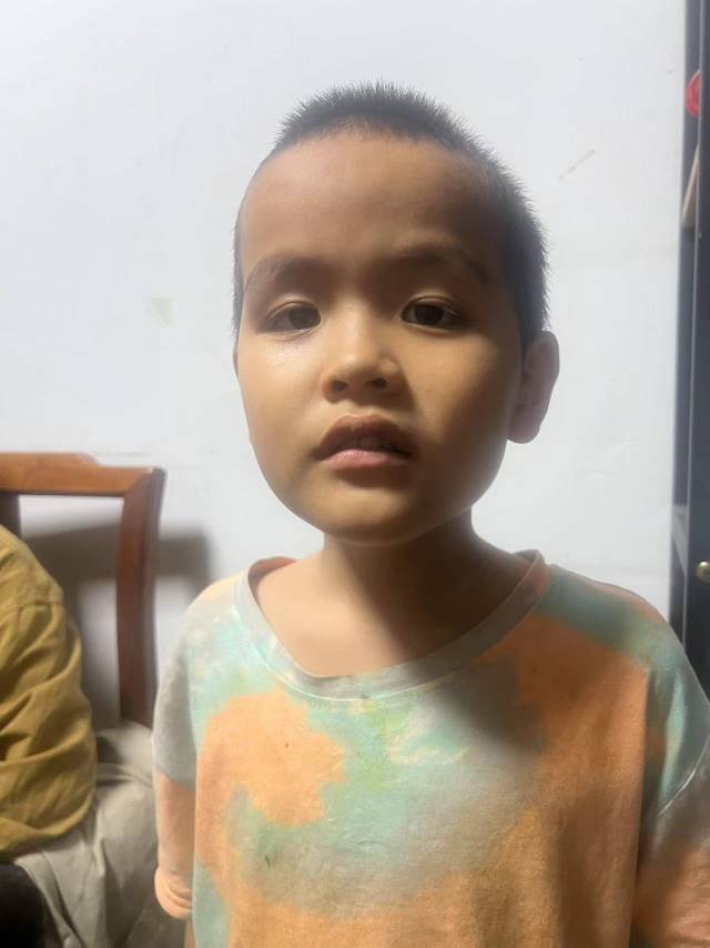 走失者照片 请大家帮帮忙注意一下有没有看到这个...