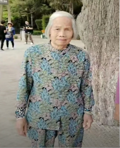 走失者照片 柳州市寻人：八旬老太走失，穿浅色碎...