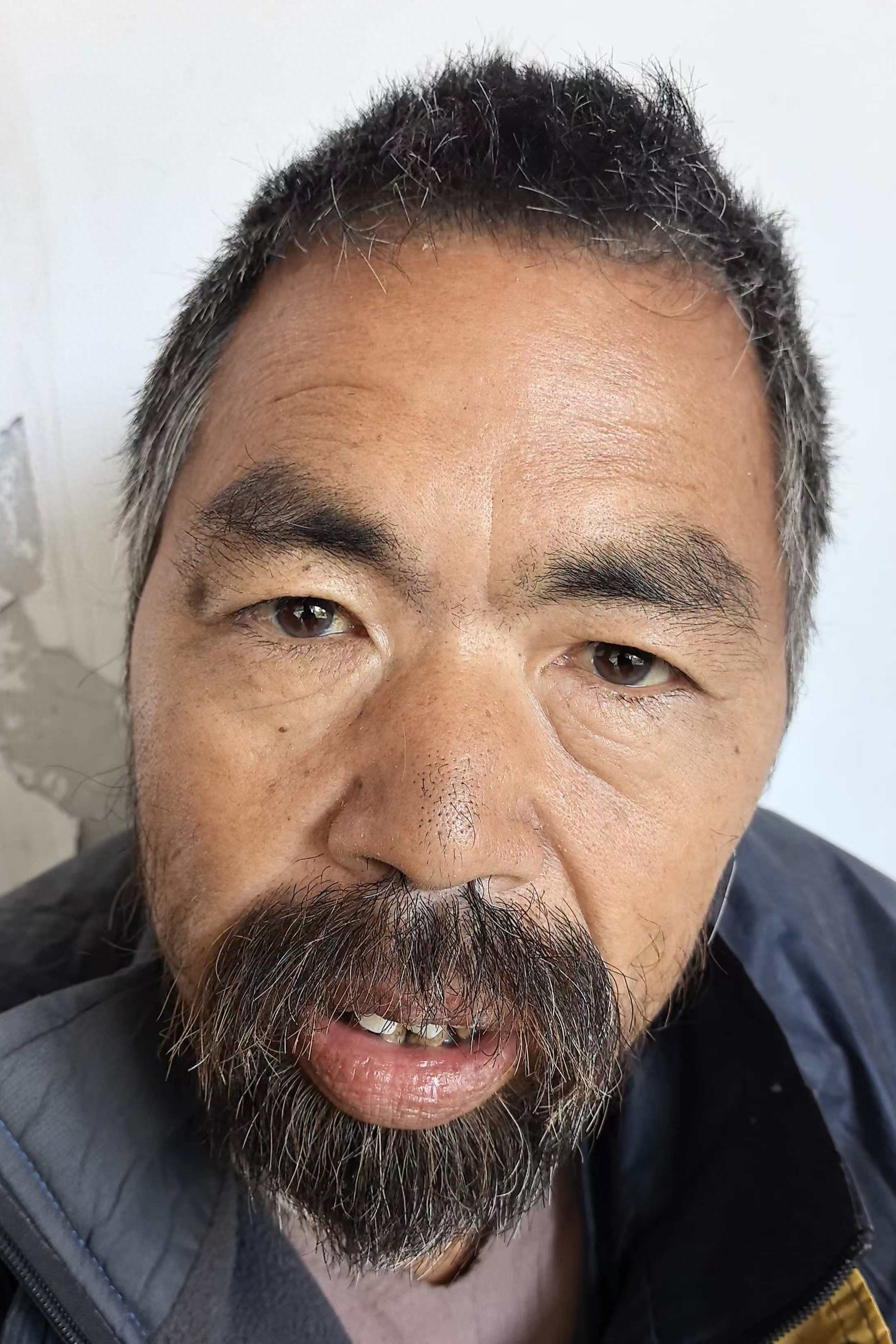 走失者照片 济南市寻亲：六旬老人被救助，穿黑色...