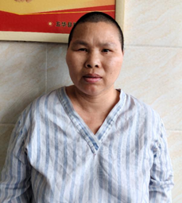 走失者照片 梅州市寻亲：中年女子被救助，高1米...