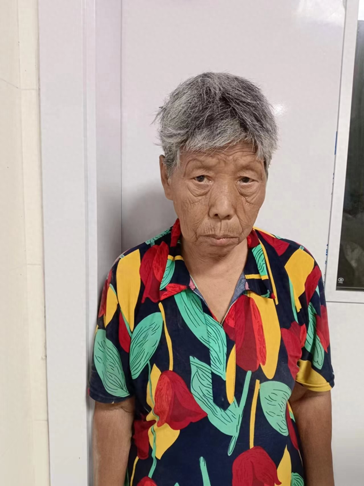 走失者照片 德州市寻亲：六旬老太被救助，穿花色...