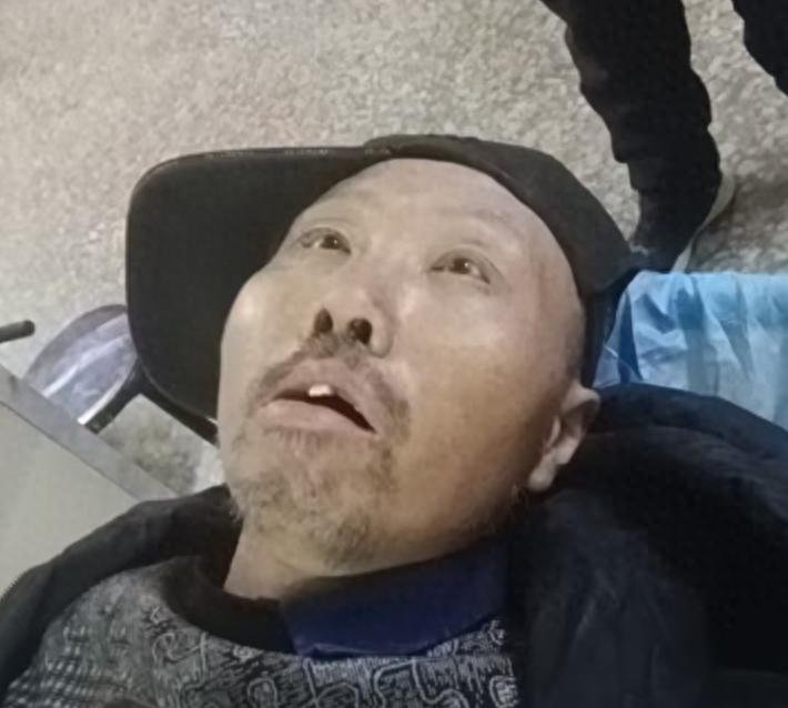 走失者照片 哈尔滨市寻亲：五旬男子被送医，穿黑...