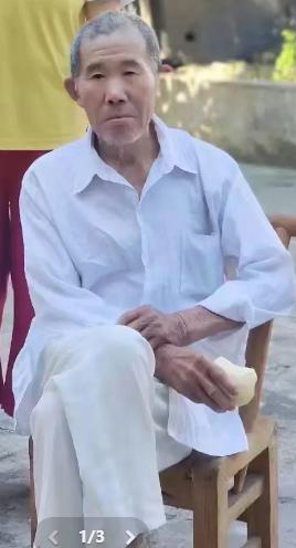 走失者照片 孝感市寻人：七旬老人走失，穿白色衣...