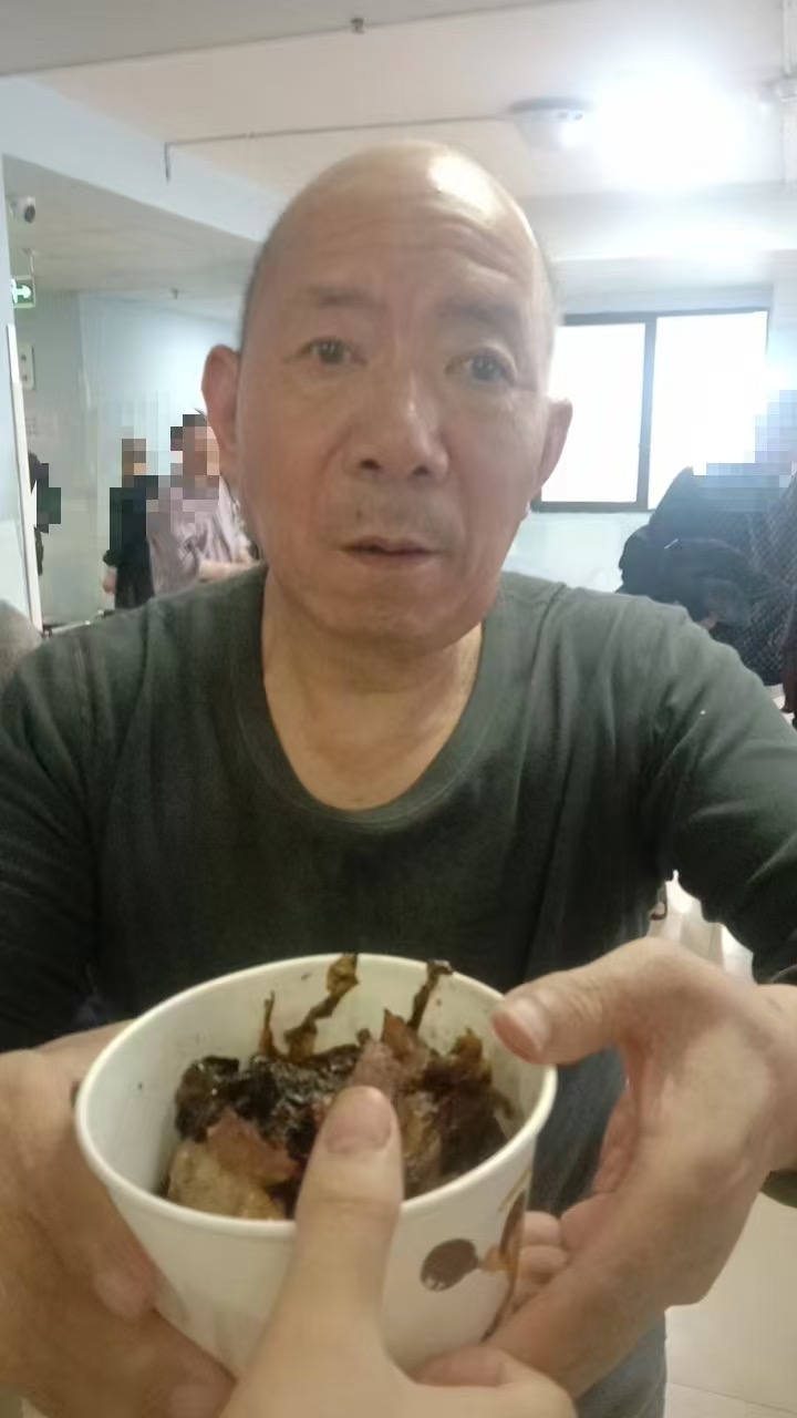 走失者照片 绵阳市寻人：六旬老人走失，戴黑色棒...